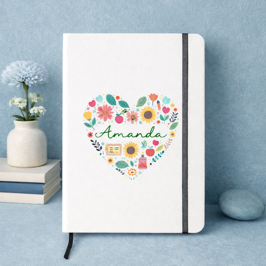 Libreta personalizada floral para profesora con vista de la portada y los nombres de los alumnos en la parte trasera