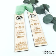 Regalo para amantes de los libros: marca páginas de madera con grabado único y cinta de gasa.