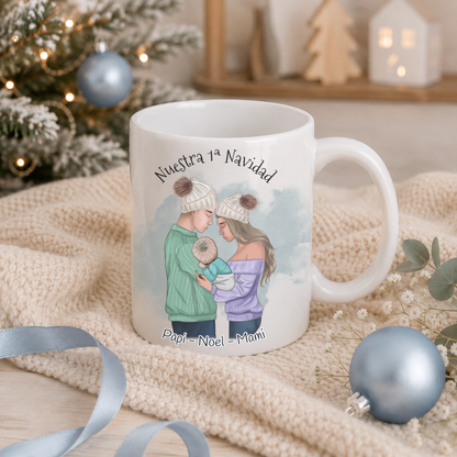 Taza Nuestra Primera Navidad Personalizada con Ilustración Papá, Mamá y Bebé