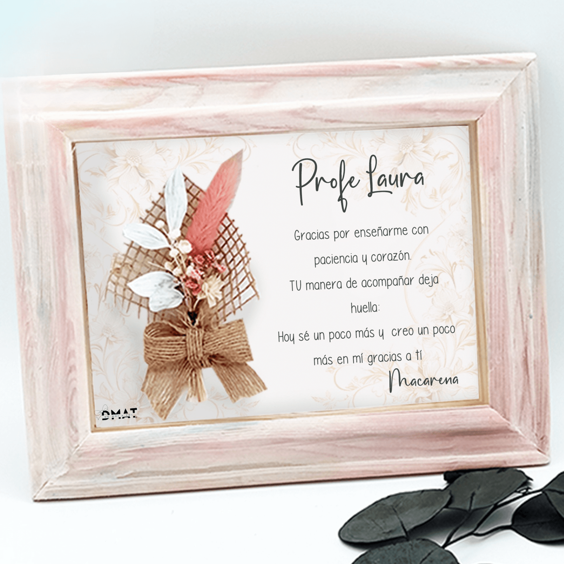Marco con flores y dedicatoria como regalo original para maestra