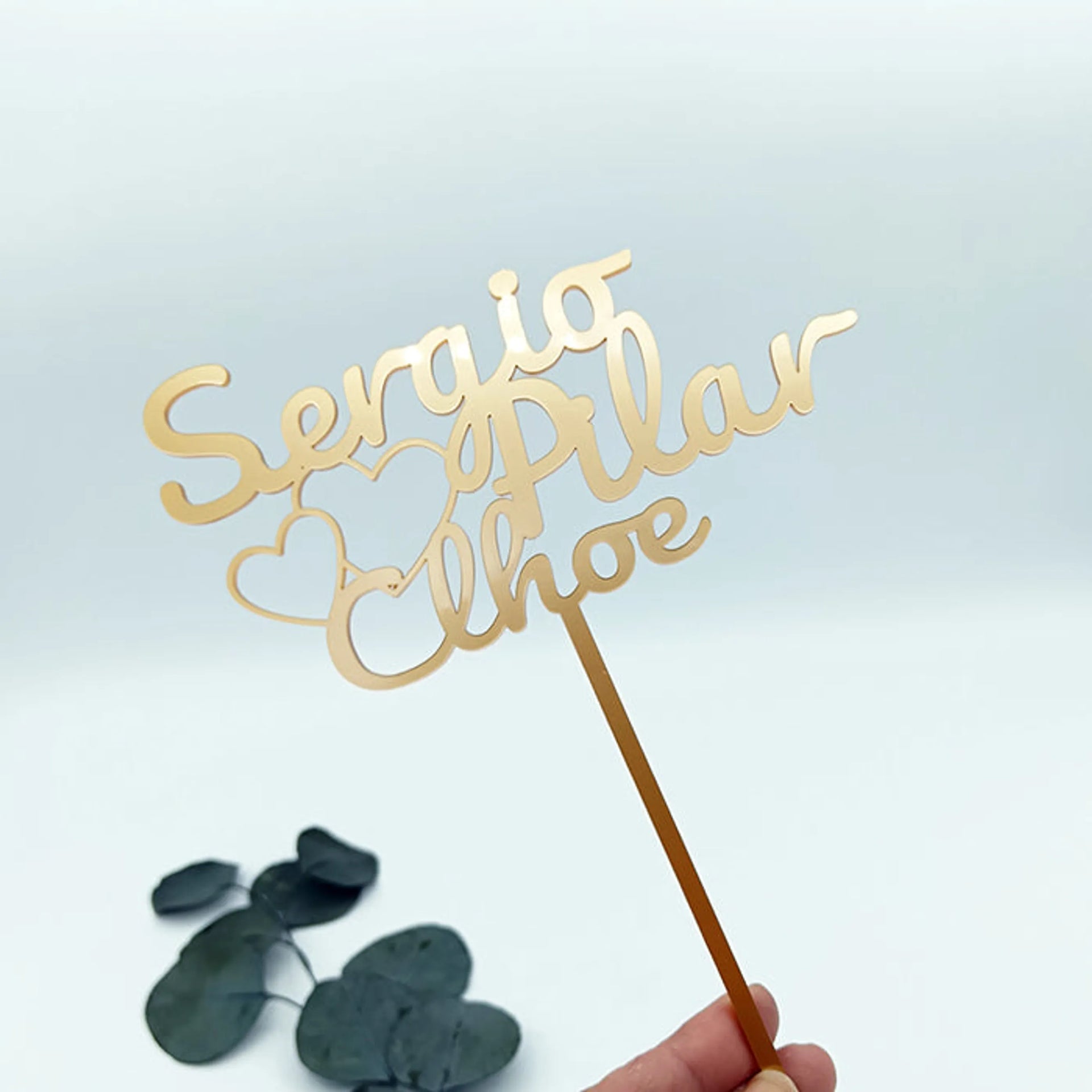 Decoración tarta nombres tallados en oro
