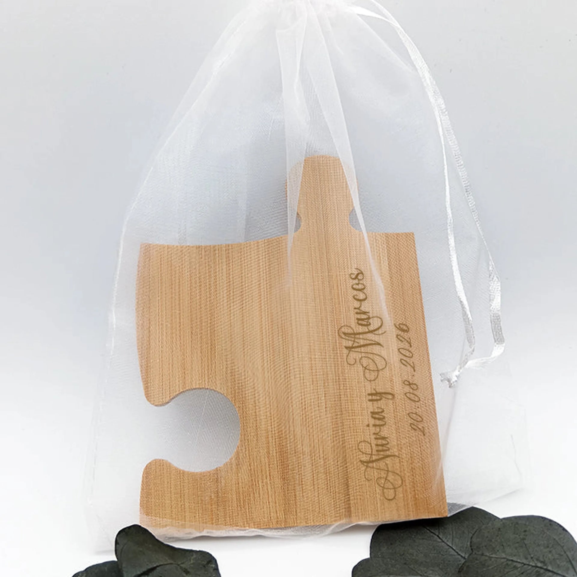 Detalles de invitados originales en bambú – set posavasos personalizables