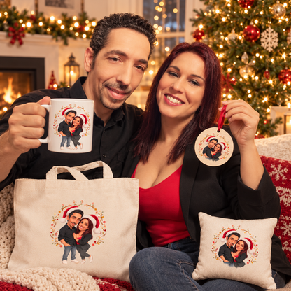Caricatura navideña personalizada desde foto con gorros de Papá Noel