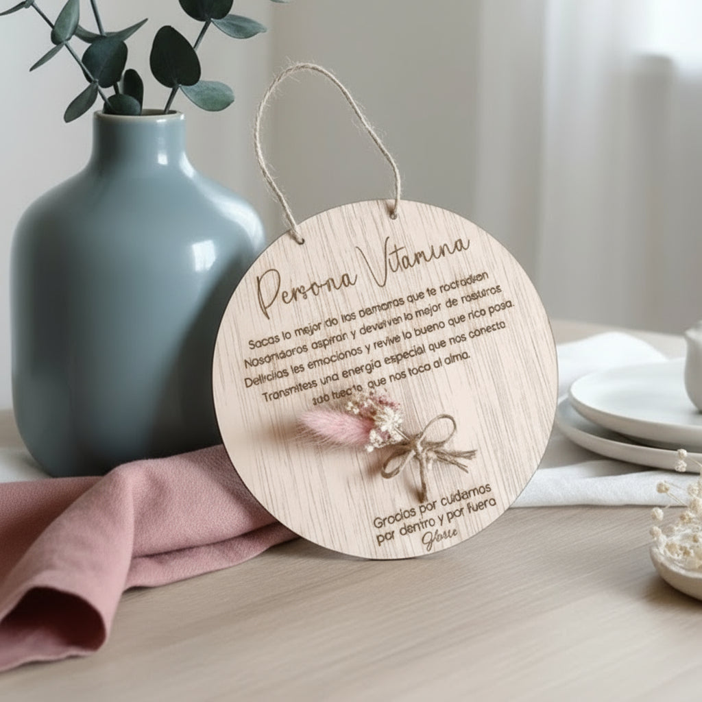 Placa de madera agradecimiento personalizada con frase dedicatoria y flores preservadas