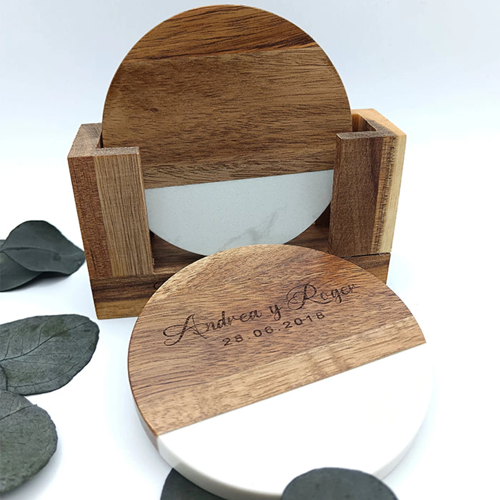 Pack portavasos madera y mármol personalizados con nombres para boda