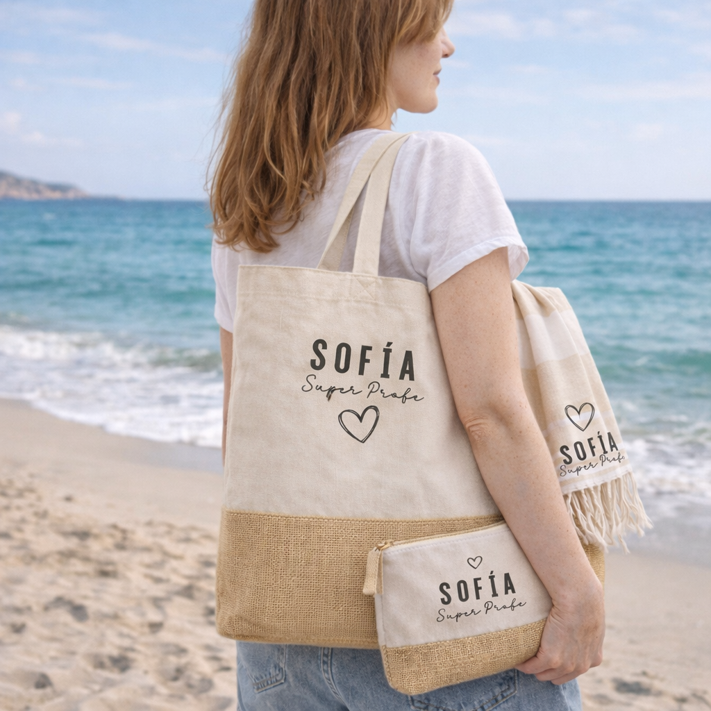 Profesora en la playa con set personalizado Super Profe regalo fin de curso
