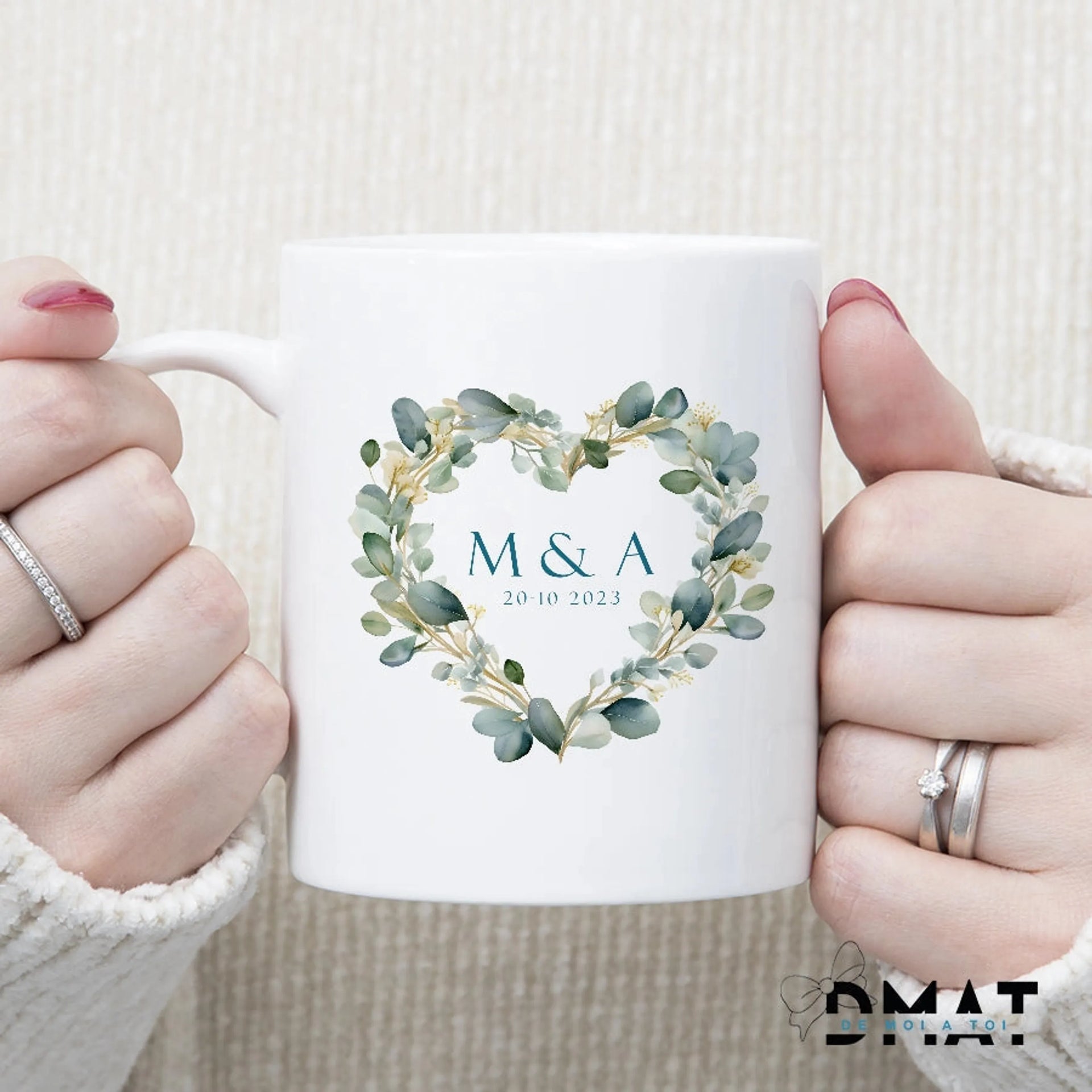 Taza blanca personalizada con iniciales y fecha