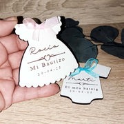 Recuerdo de bautizo de madera grabado e imán para regalar a los invitados de bautismo - De moi a toi