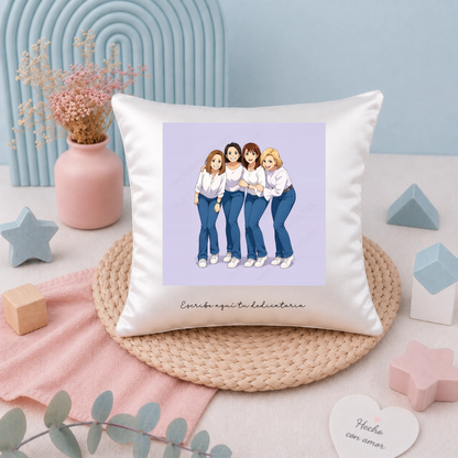 Cojín decorativo 19x19 personalizado con caricatura estilo anime desde foto y dedicatoria