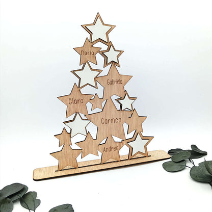 Árbol de Navidad en madera personalizado con nombres familiares grabados