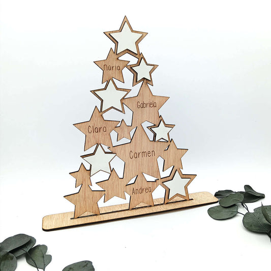Árbol de Navidad en madera personalizado con nombres familiares grabados