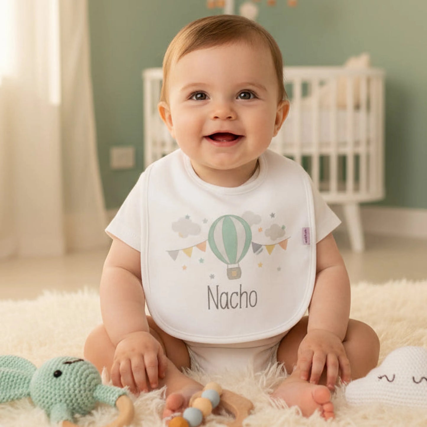 Baberos sostenibles y personalizados para bebés, ideales como recuerdo.