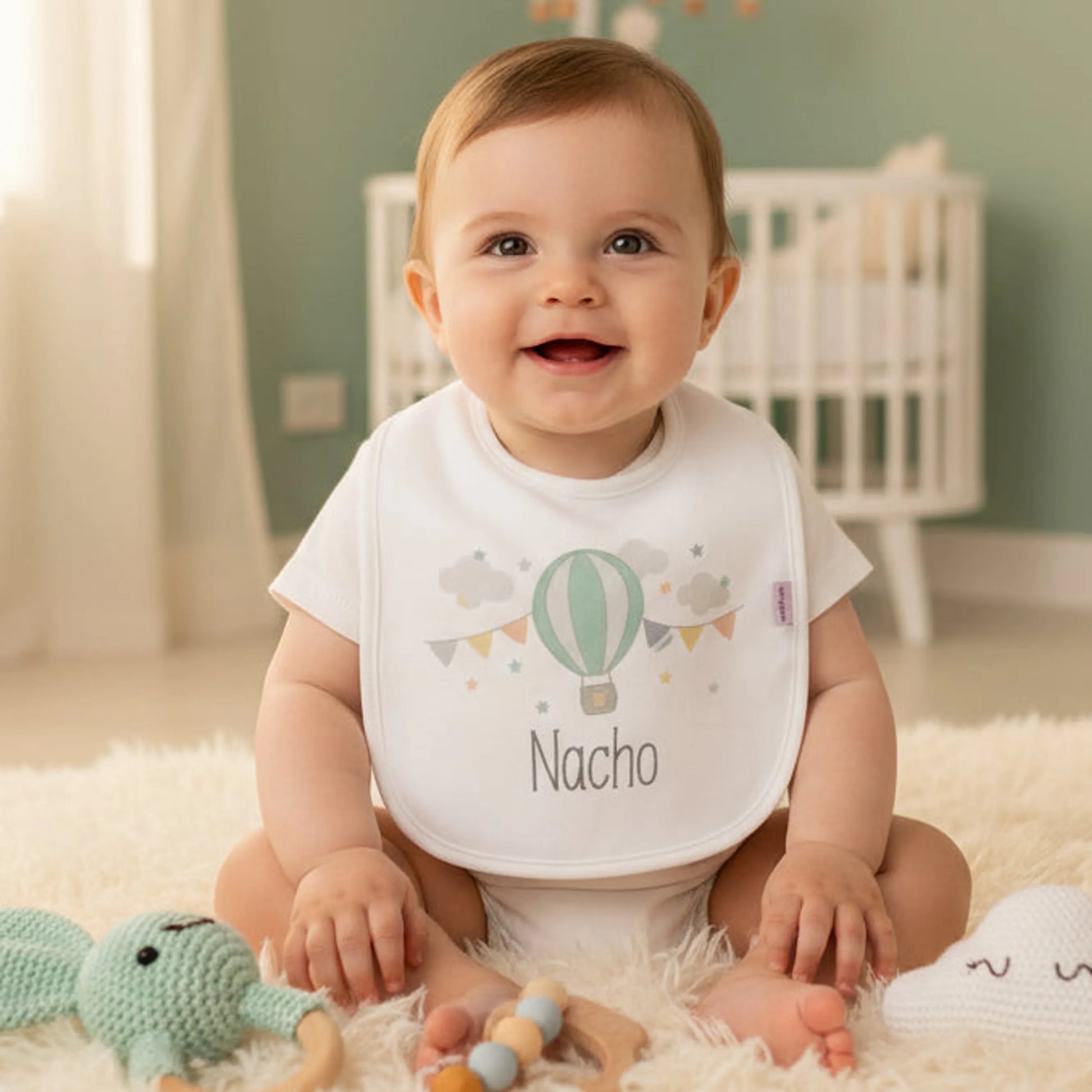 Baberos sostenibles y personalizados para bebés, ideales como recuerdo.