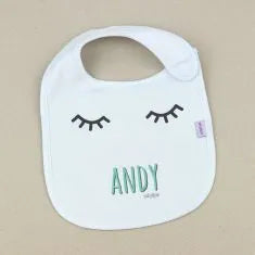 Baberos como regalos personalizados para bebés y niños con nombre