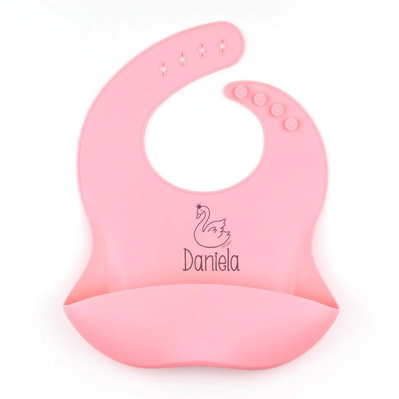 Baberos de silicona personalizados con nombre, resistentes, útiles y elegantes.