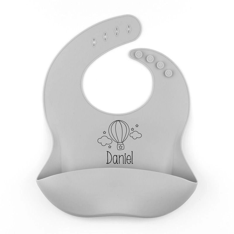 Babero de silicona para bebé personalizado con nombre, disponible en varios colores.