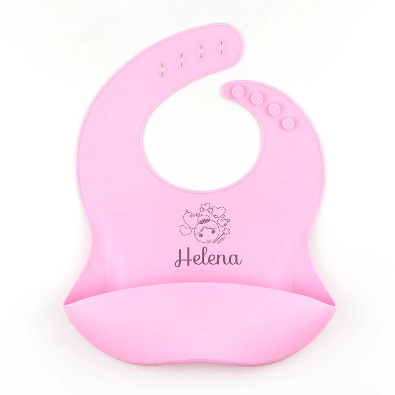Baberos de silicona personalizados con nombre para bebés en colores modernos.