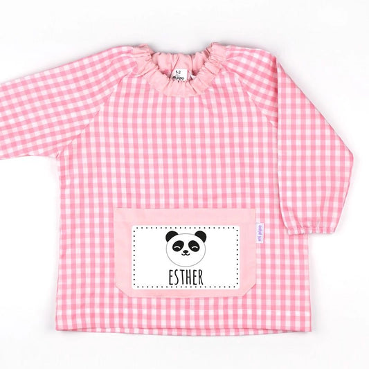 Bata de guardería personalizada con nombre, ideal para uso diario.