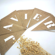 banderines personalizados con letras y símbolos en yute