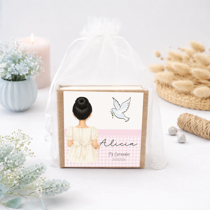 Bloc de notas personalizado para detalle de  invitados de comunión de niña, práctico y natural diseño vichy.