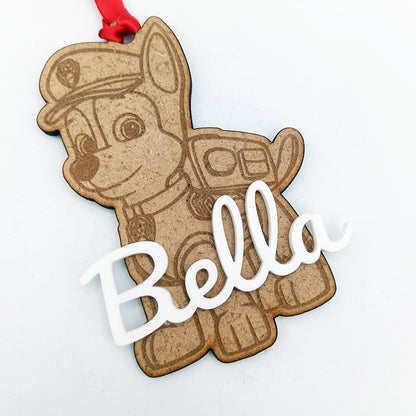 Bola de navidad de madera con nombre blanco