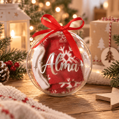 Bola de Navidad Personalizada con Nombre y Calcetines