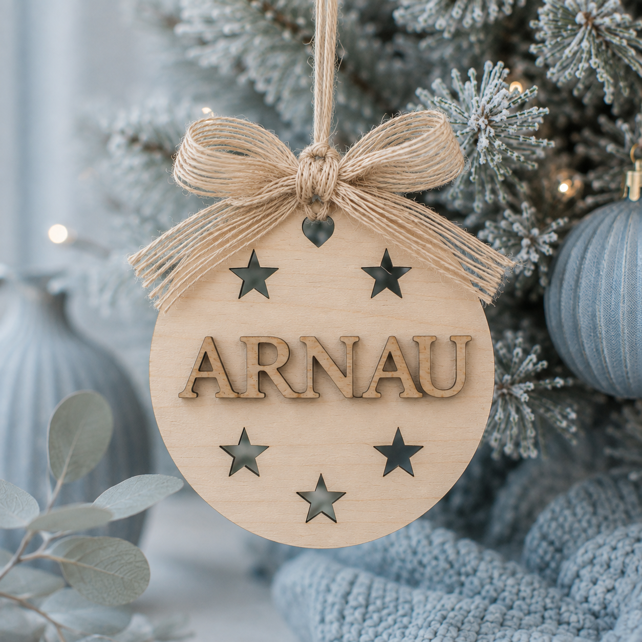 Bola de Navidad de madera personalizada con nombre tallado a láser y decoración de estrellas, 9 cm diámetro