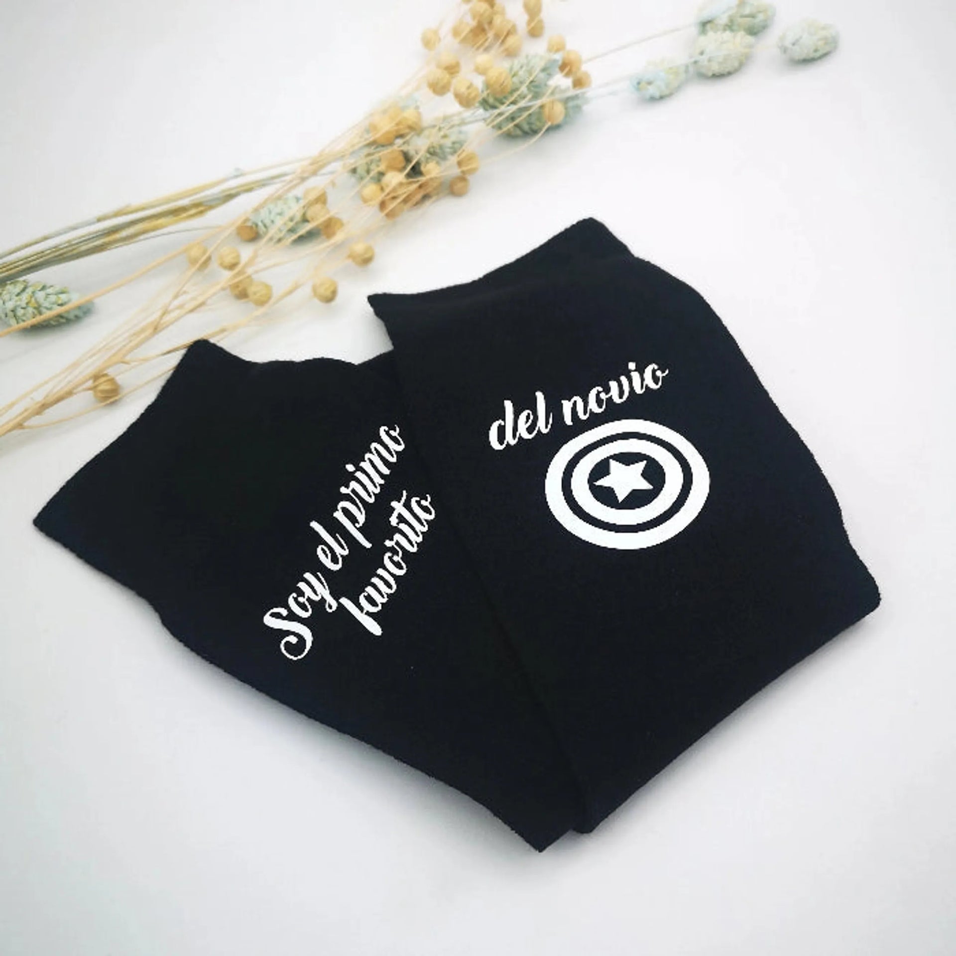 calcetines negros personalizados con texto elegante