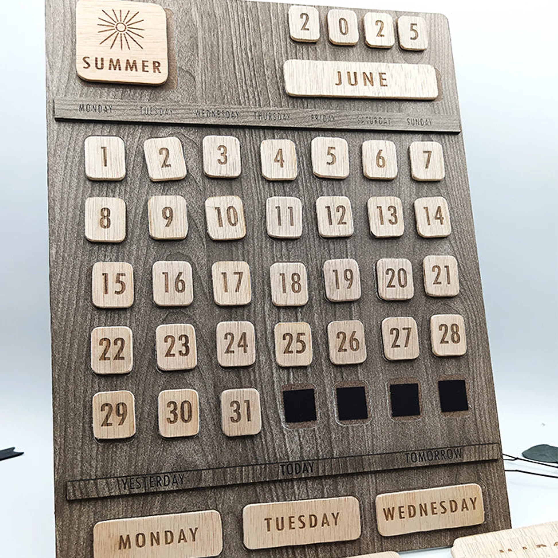 Calendario Montessori de madera artesanal — regalo original para profesores fin de curso