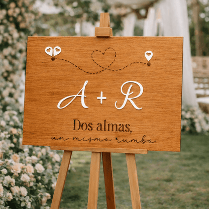 Cartel boda madera barnizado teka diseño viajeros con iniciales personalizadas
