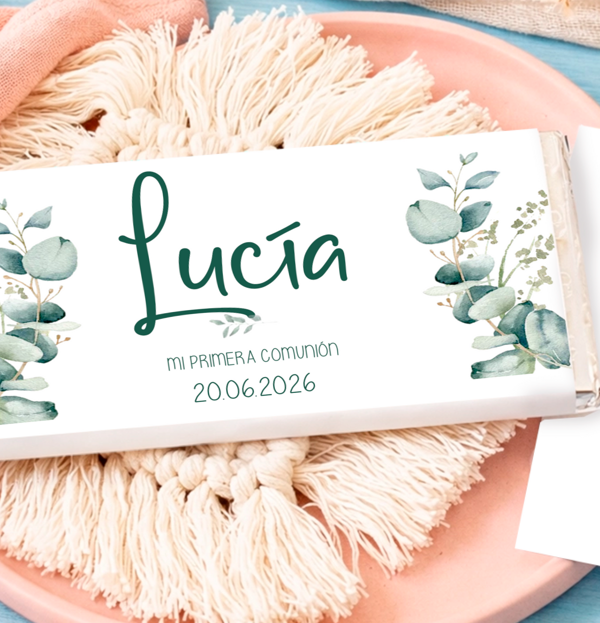 Chocolatinas Nestlé personalizadas para invitados de comunión con diseño Eucalipto