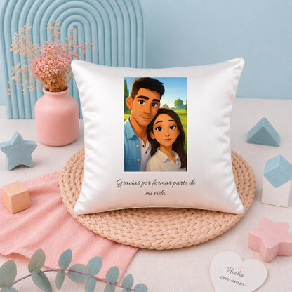 Cojín decorativo 19x19 personalizado con caricatura estilo dibujo animado de pareja y dedicatoria