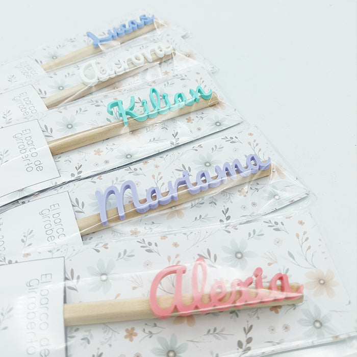 Lápiz de madera personalizado con nombre tallado en colores vivos