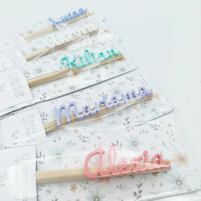 Lápiz de madera personalizado con nombre tallado en colores vivos