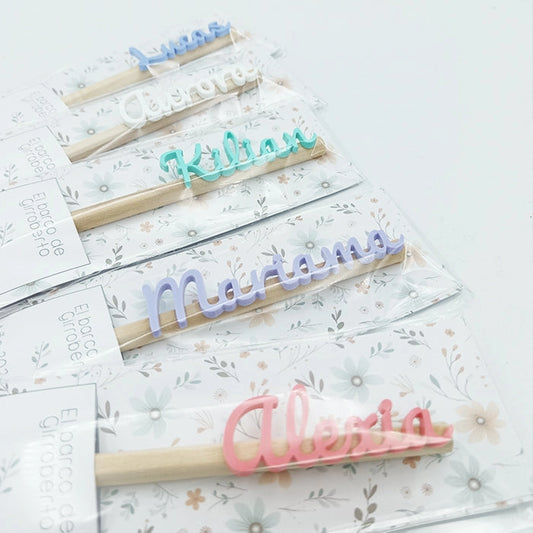 Lápiz de madera personalizado con nombre tallado en colores vivos