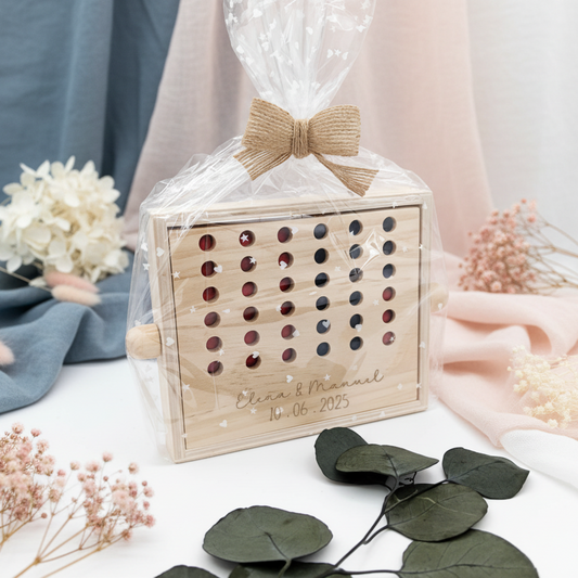 Detalle de invitados personalizado en madera grabado a láser