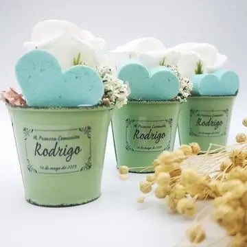 Recuerdo bautizo personalizado - Jabón artesanal en cubito de latón con decoración