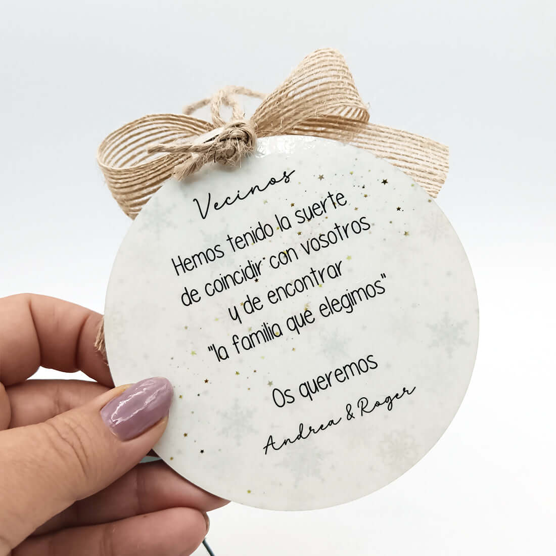 Decoración navideña personalizada con ilustración de pareja