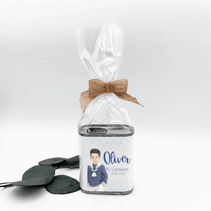 Latitas de aceite personalizadas para comunión de niño con diseño marinero y nombre.