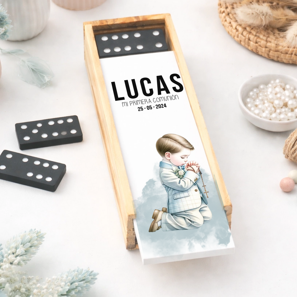 Dominó personalizado comunión niño rezando con nombre, detalle para invitados