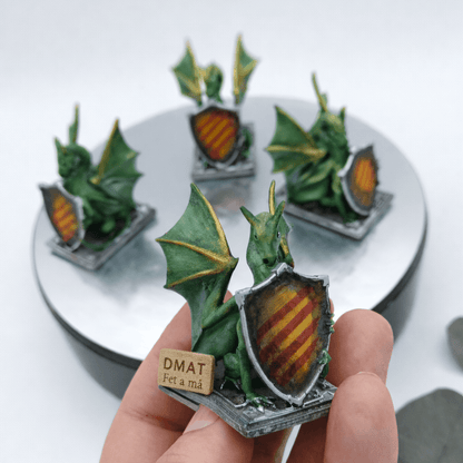 Drac de sant jordi en miniautra pintat a mà per regalar a la diada