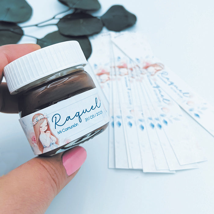 Etiquetas adhesivas personalizadas para mini Nutellas, ideales para celebraciones como bodas y bautizos. Disponibles en formatos impresos y digitales
