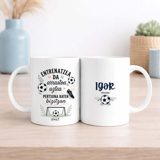Taza personalizada para entrenador/a de fútbol | Con nombre | Idiomas