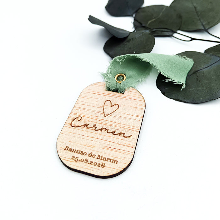 Marcasitio de madera con cinta verde y remache, personalizado con nombre