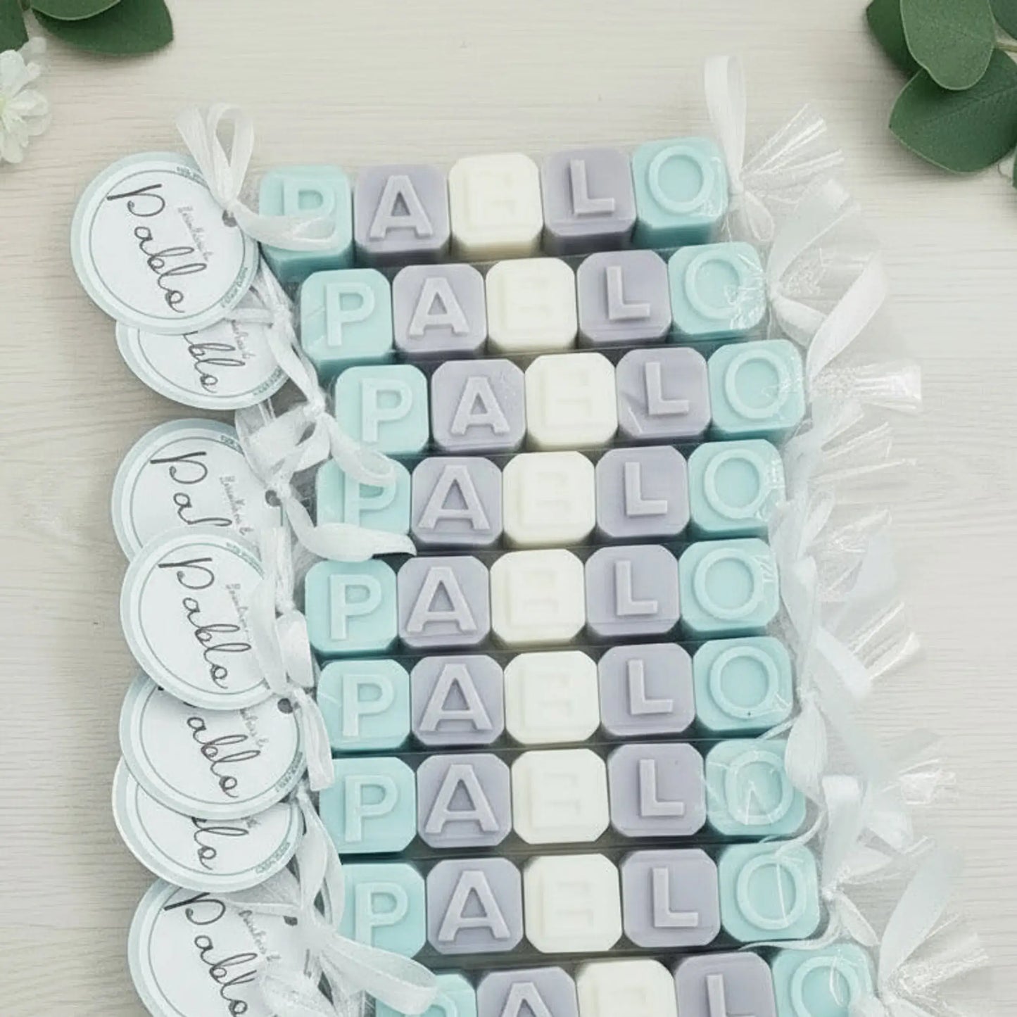 Jabón con nombre en cubitos, regalo único para cumpleaños infantil
