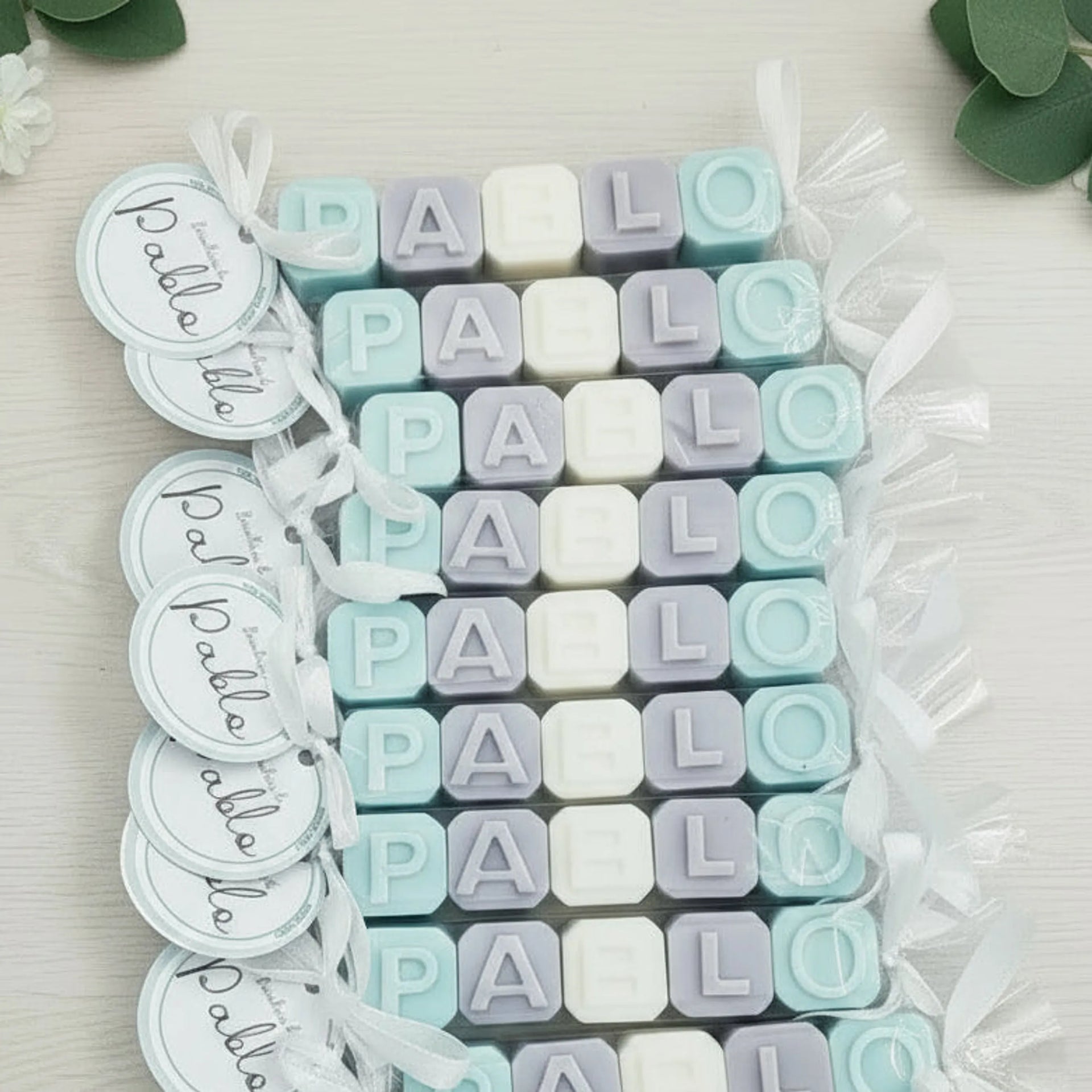 Jabón con nombre en cubitos, regalo único para cumpleaños infantil
