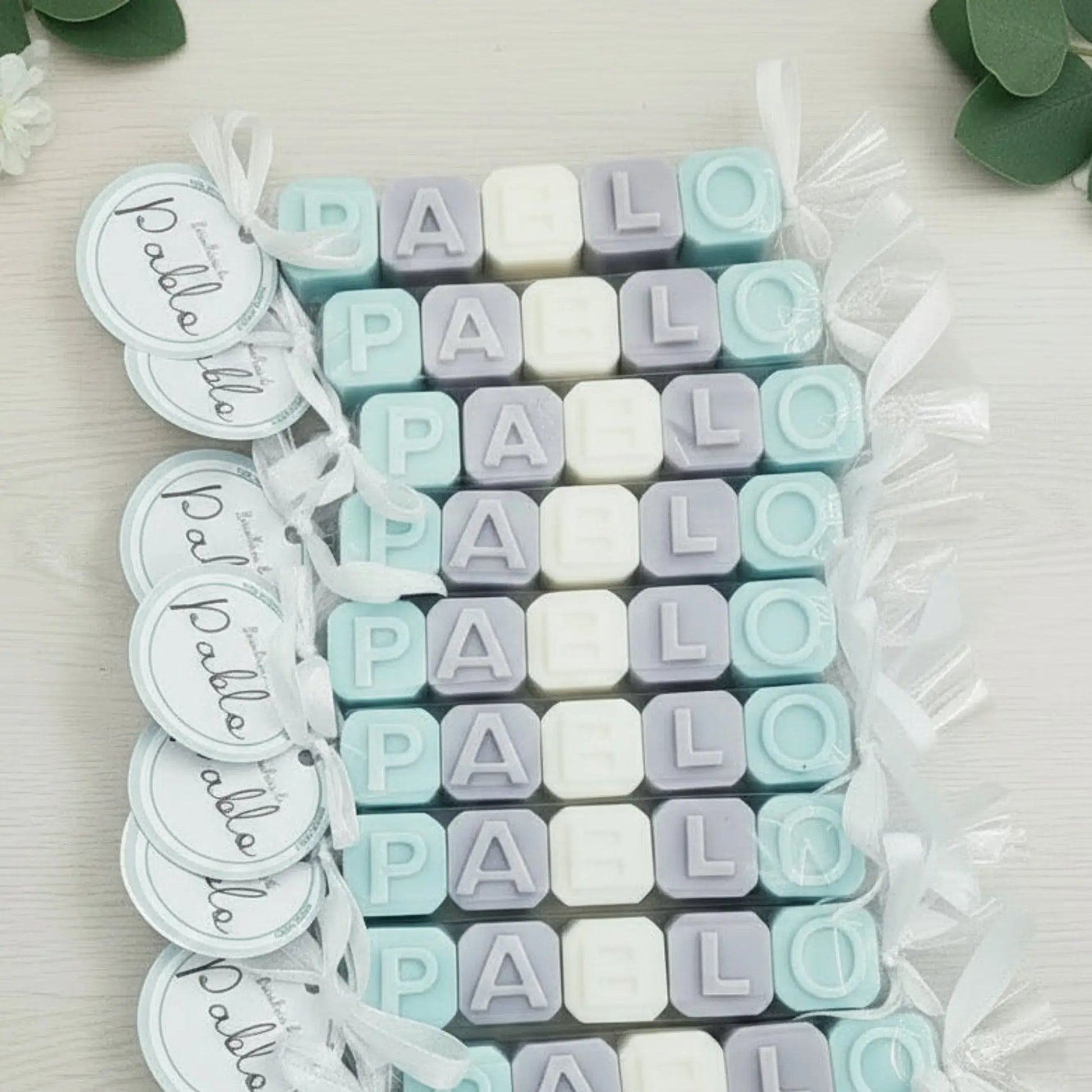 Jabón con nombre en cubitos, regalo único para cumpleaños infantil