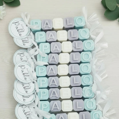 Jabón con nombre en cubitos, regalo único para cumpleaños infantil