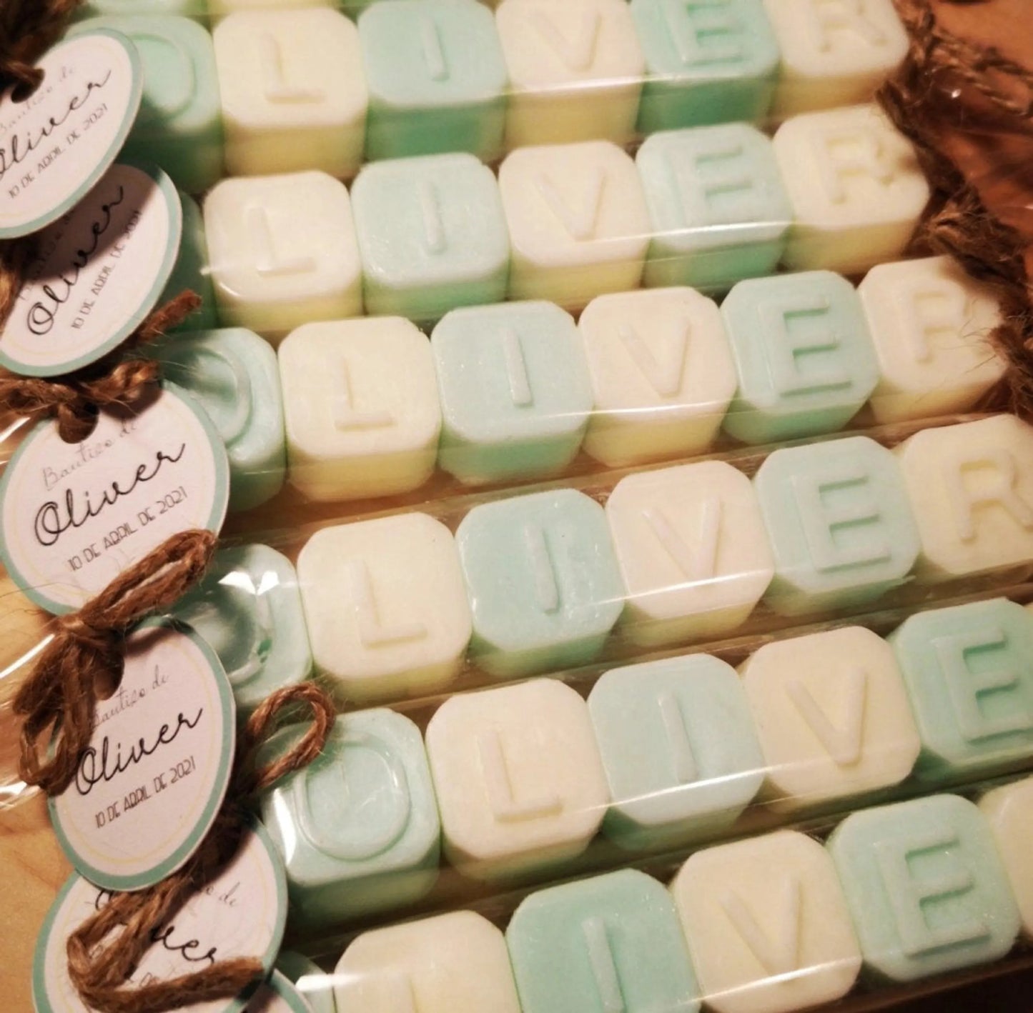Jabones artesanales en cubitos de letras para cumpleaños de niños- DE MOI À TOI
