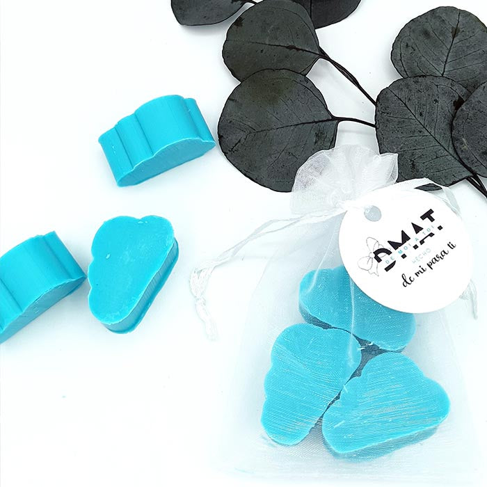 detalle de jabón azul en bolsa de organza – detalle aromático